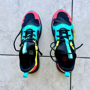 Puma multi color sneaker